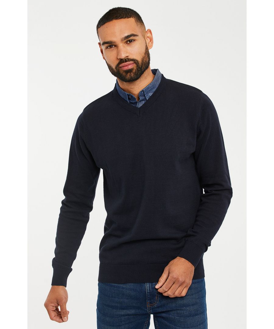 This lightweight waffle knit jumper from Threadbare features a ribbed V neck with a mock shirt collar to create a layered look. Made from soft cotton fabric for comfort and easy care. Style with jeans or chinos to complete the look. Other colours available.