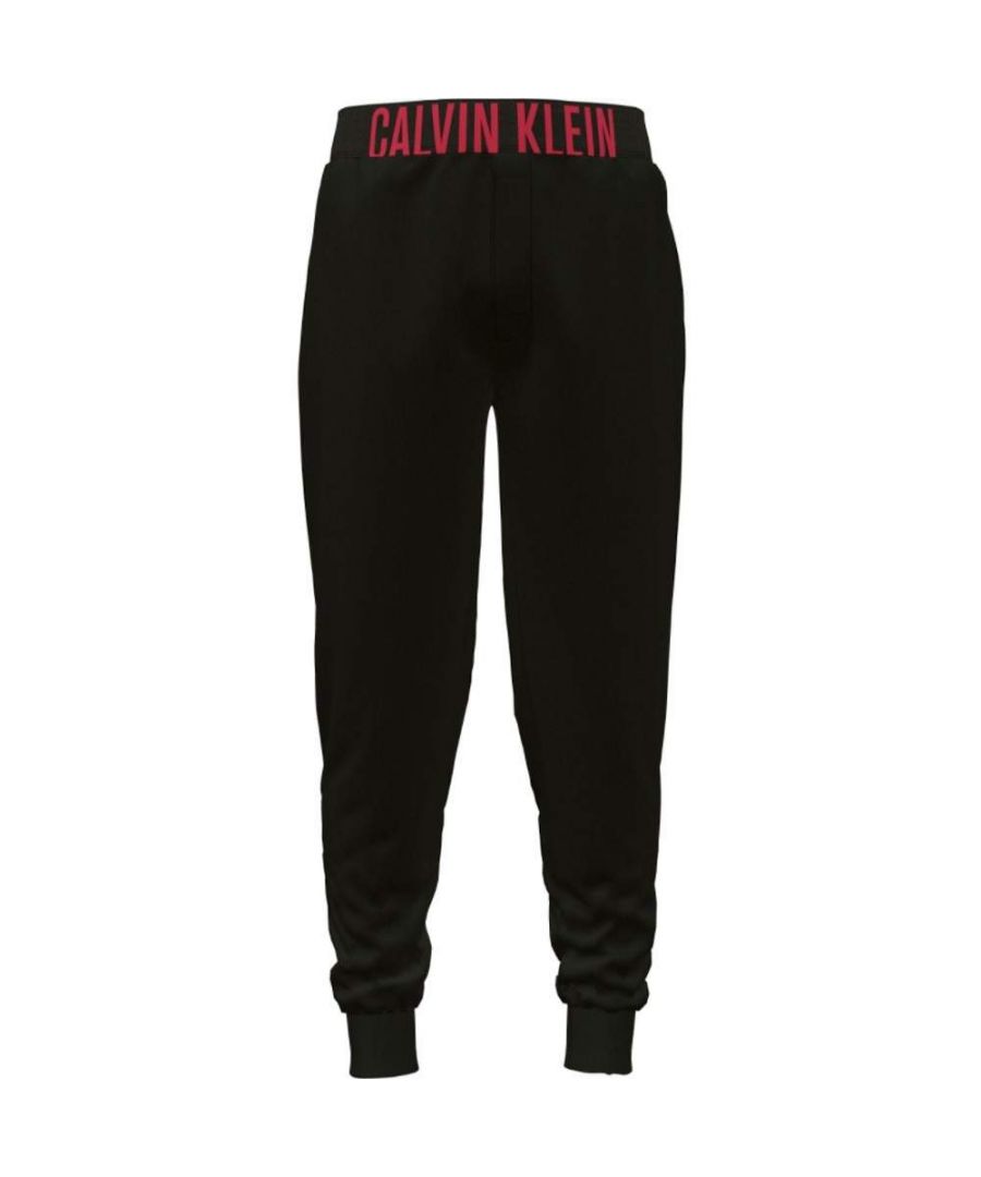 Calvin Klein Classic Monogram heren joggingbroek zwart katoen. Authentieke stadskleding van het merk Calvin Klein - streetwear/sportswear design van Calvin Klein - Calvin Klein voor herenmode, perfect voor het dagelijks leven - Calvin Klein zwarte joggingbroek past perfect bij de rest van je kleedkamer - comfortabel katoenen materiaal - klassiek - Classic monogram -