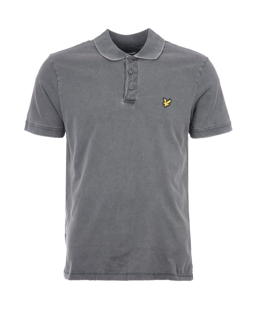 Style, quality and quintessentially British, Lyle & Scott  has over 100 years\' worth of technical expertise going into their products. Traditional garments have been given an injection of contemporary aesthetics but don\'t forget that iconic Golden Eagle logo, you\'re immediately recognised to be wearing a reputable brand.The Washed Pique Polo Shirt is an elevated classic silhouette, enhanced by a washed and faded design adding style to any wardrobe. Crafted from lightweight cotton pique and features a ribbed polo collar, a three-button placket and short sleeves with ribbed cuffs. Finished with the signature Golden Eagle embroidery on the chest. Regular Fit, Lightweight Cotton Piqued, Ribbed Polo Collar, Three Button Placket, Short Sleeve with Ribbed Cuffs, Lyle & Scott Branding. Style & Fit:Regular Fit, Fits True to Size. Composition & Care:100% Cotton, Machine Wash.