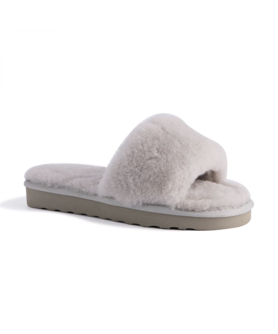 Plush premium 100% Australian sheepskin lining encompassing the whole slipper, allowing extra cushioning\nFine craftsmanship\nRubber base outsole that is both flexible and durable, also prevents slipping on wet surfaces\nProvide extra warmth and would be the top choice to travel with, perfect to pair with your favourite PJs\n100% brand new and high quality, comes in a branded box, suitable for gift