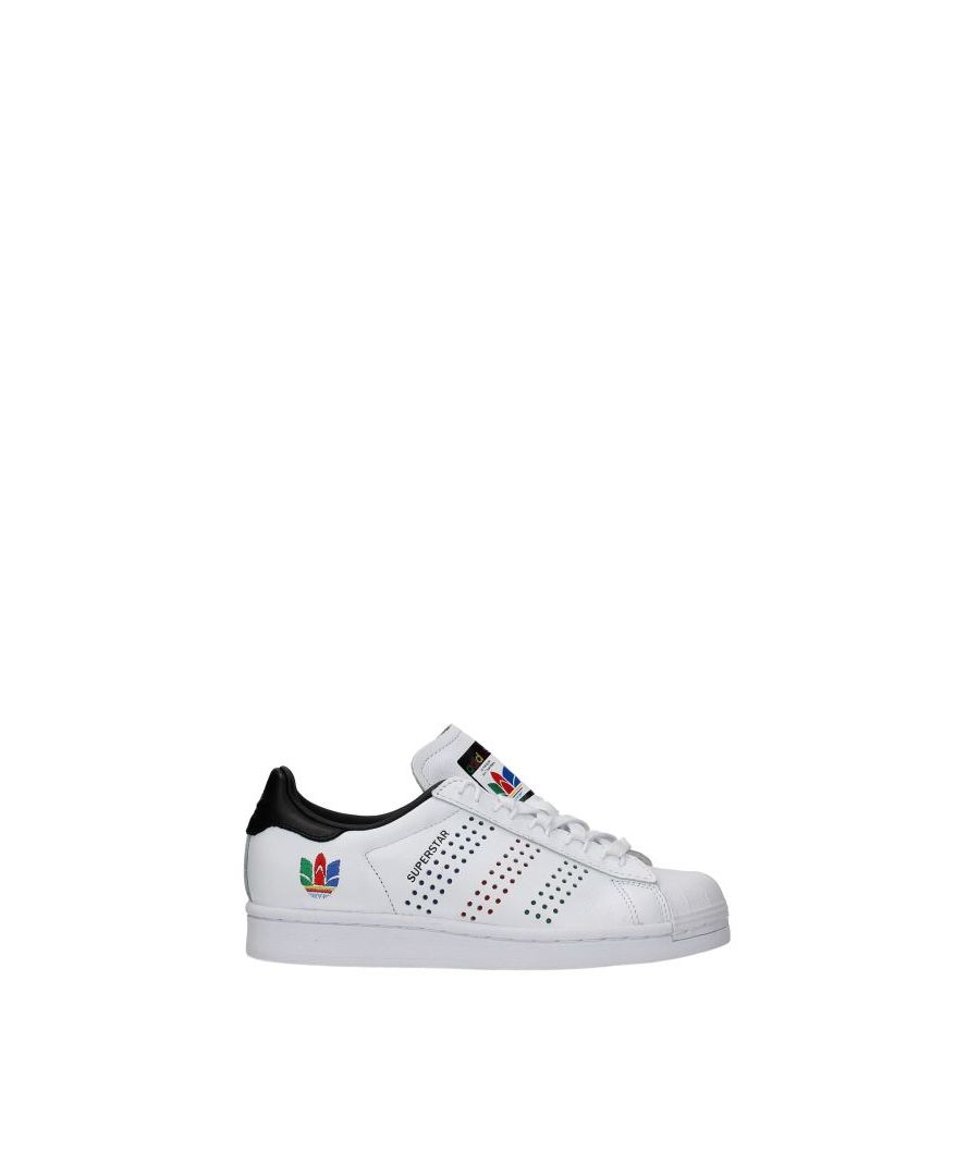 The product with code DSUPERSTARFW5388 leather is a women's sneakers in white/black designed by Adidas. It has features like side detail, aged effect, front logo, back logo. Wear it for these occasions: aperitif with friends, pic nic, in the mountains, travel. Ideal for your style sporty glam, street, casual. The product is made by the following materials: leather, polyurethaneHell height type: low and flatBottomed Shoes is rubberLace up closureRound toe