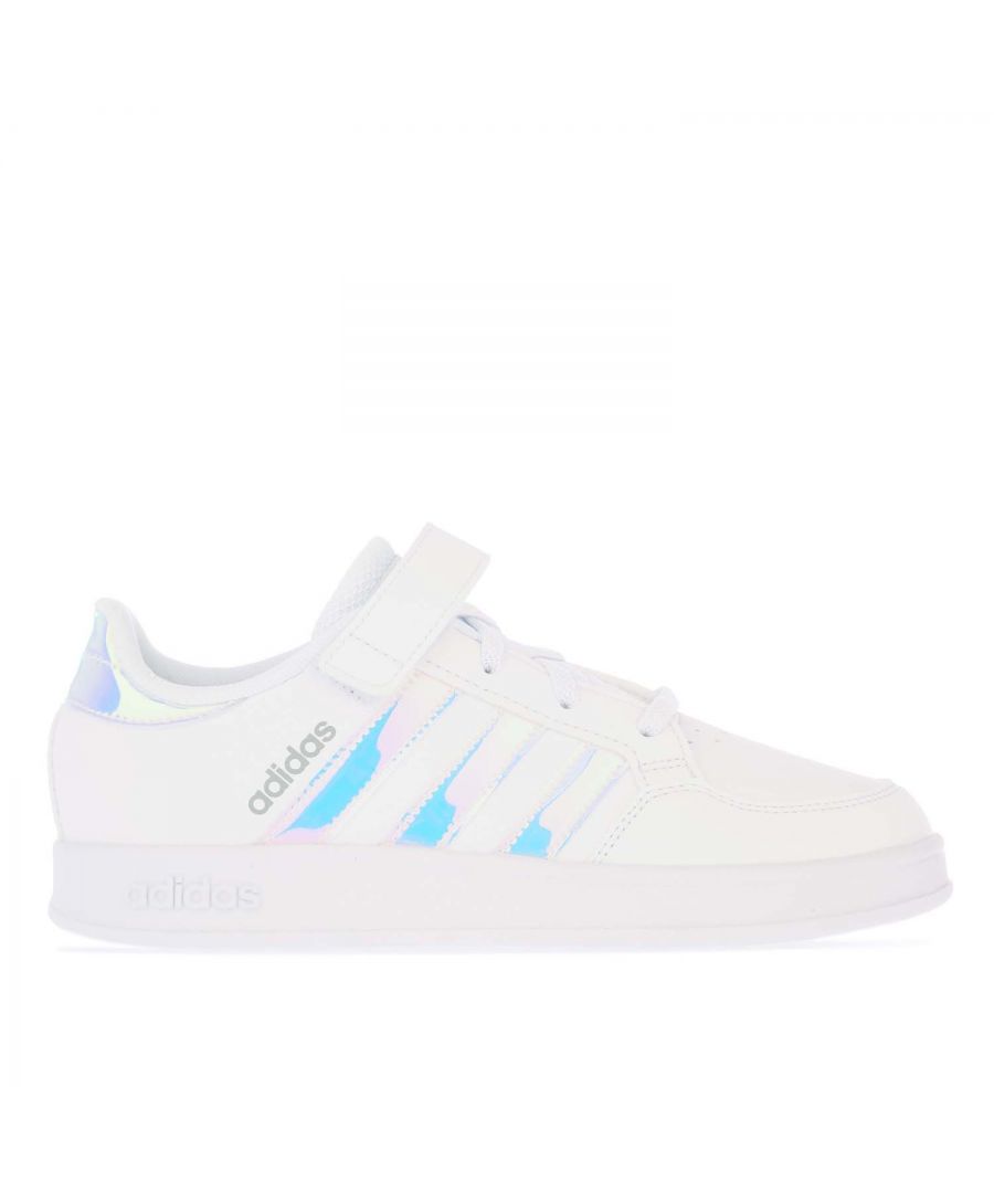 Children adidas Breaknet Trainers in white.- Synthetic upper.- Lace closure with hook-and-loop top strap.- Iconic 3-Stripes.- Retro tennis-inspired design. - EVA sockliner. - Rubber outsole. - Synthetic upper  Textile lining  Synthetic sole. - Ref.: GW2326C