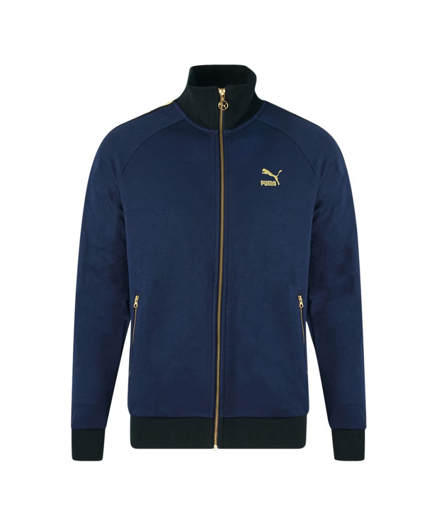 Puma Hummer Luxe Pack blauwe jas. Puma Hummer Luxe Pack blauwe jas. Stijl: 579085-06. Puma-logo op de linkerborst. Gouden streepdetail langs beide armen met branding. Ritssluiting