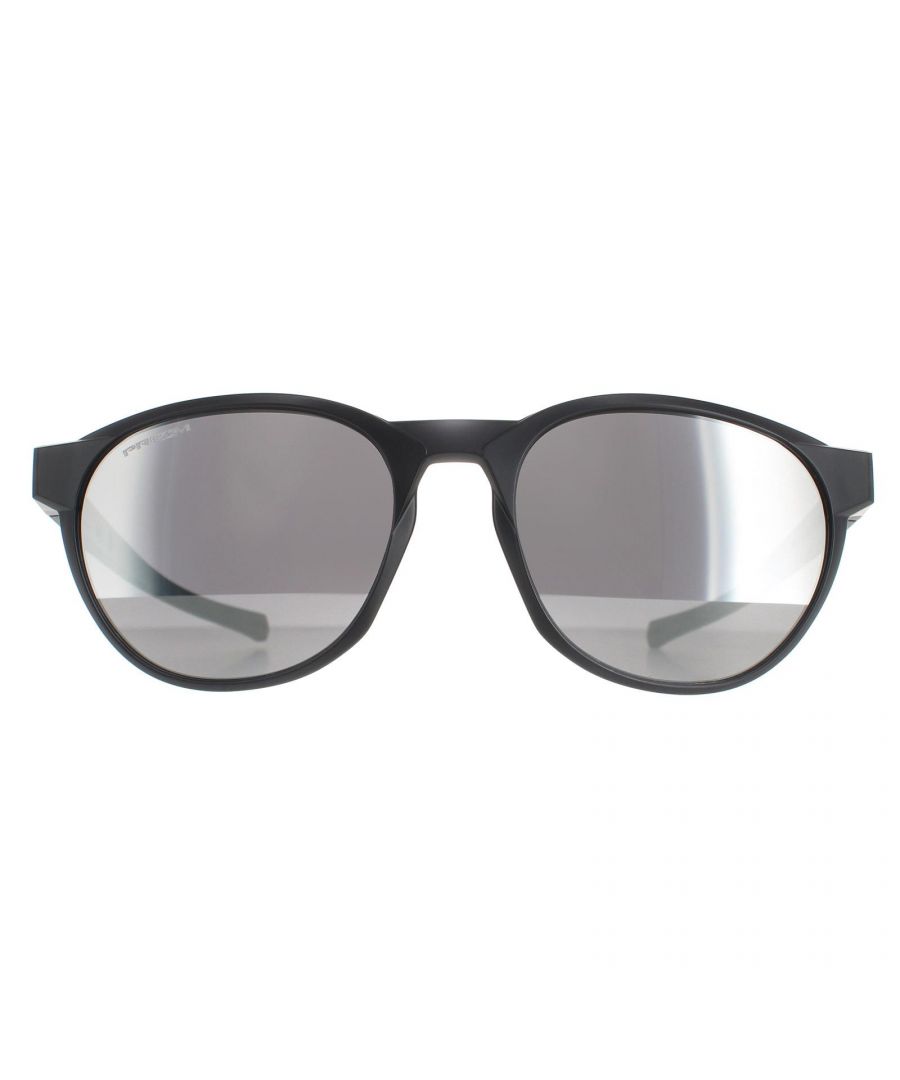 Oakley Round mannen Matte zwart Ink Prizm zwart Reedmace zonnebril zijn een stijlvolle ronde stijl gemaakt van lichtgewicht acetaat. Classic Oakley Design -functies omvatten het duurzame O Matter -frame en de prizm -lenstechnologie die optimaal comfort biedt. Brandingfuncties op de tempels voor authenticiteit.