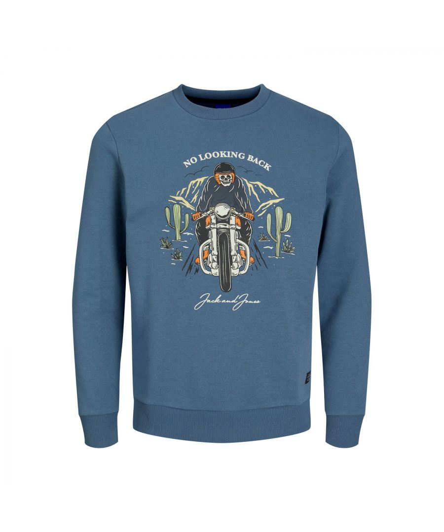 Heren sweater van het merk Jack & Jones. De sweater is gemaakt van hoogwaardig katoen en polyester. De fijne mix van deze materialen zorgt voor een heerlijk warm draagcomfort.  Merk: Jack & JonesModelnaam: Jorheader Sweat Crew Neck FstCategorie: heren sweaterMaterialen: katoen/polyesterKleur: blauw