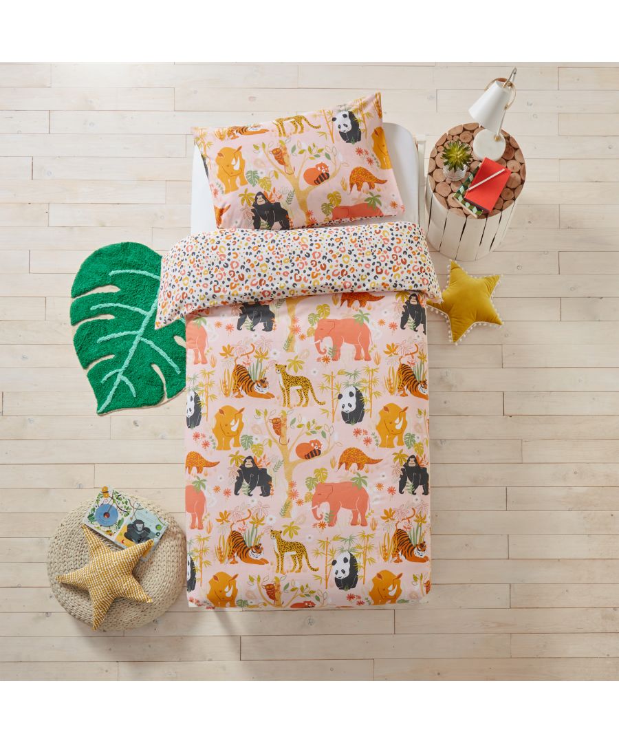 Add instant personality to your bedroom with this vibrant and exotic safari themed print, bringing together endangered animals amongst beautiful foliage and flowers. A fully reversible design so you can switch the look when you need to.