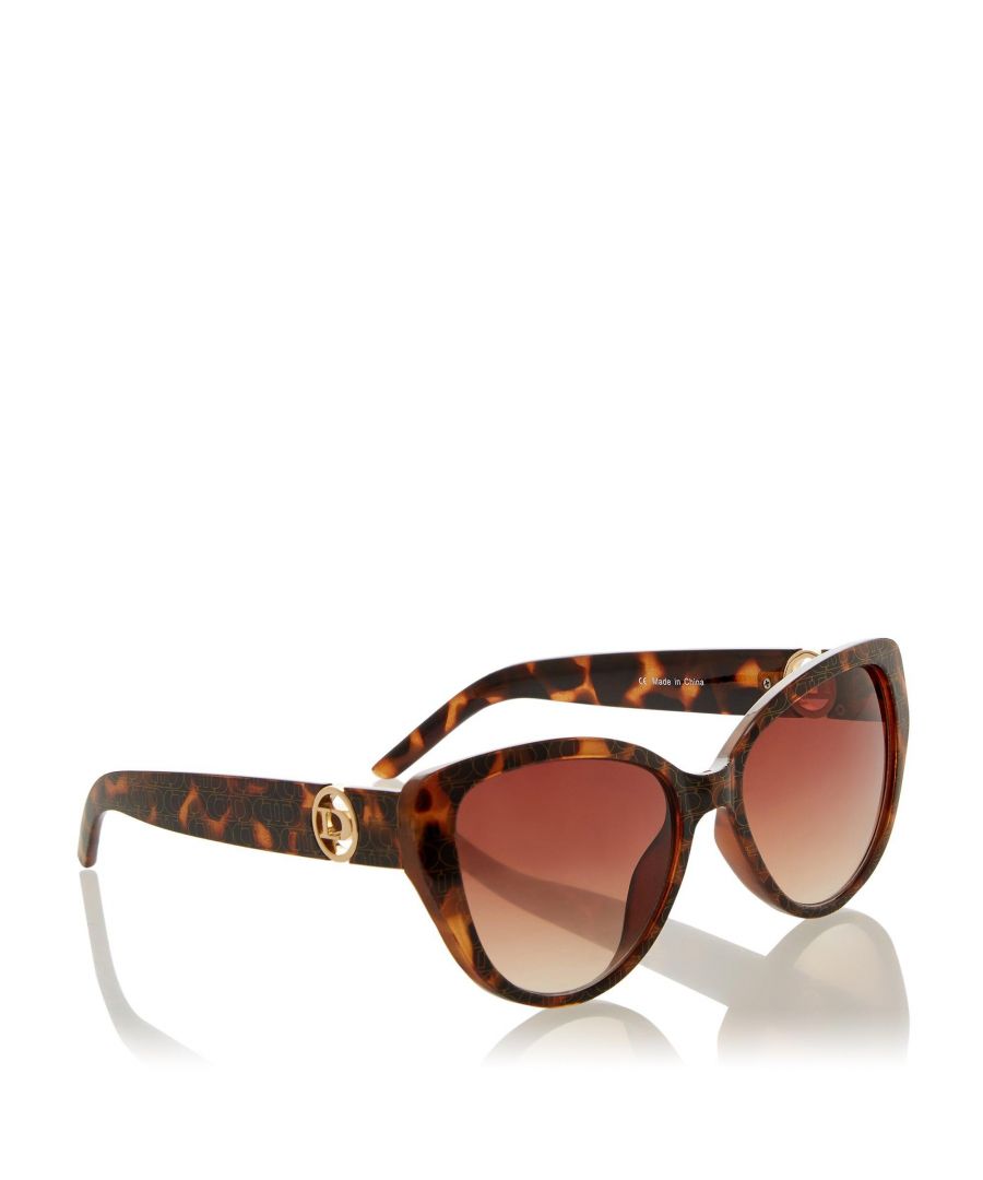 The Glassie sunglasses from Dune London are a staple pair for summer. Defined with contemporary oversized frames and a tortoiseshell finish. They're rounded off with a logo detail on the arms to complete the pair.
