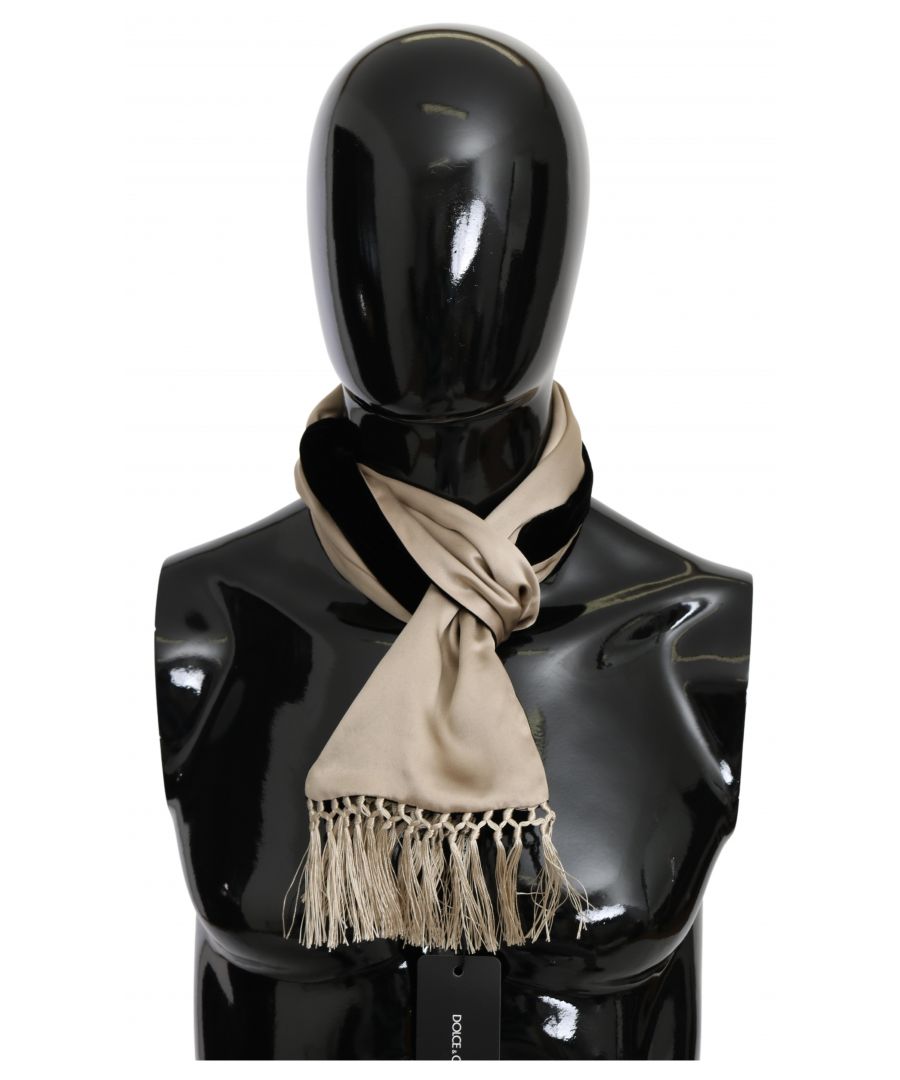 Dolce & ; Gabbana Scarf Wrap Superbe écharpe neuve avec ses étiquettes, 100% authentique Dolce & ; Gabbana Beige Scarf Wrap Matériau : 50% soie, 50% viscose Couleur : Beige doré avec dos noir Détails du logo Fabriqué en Italie TAILLE : 130cm x 15cm