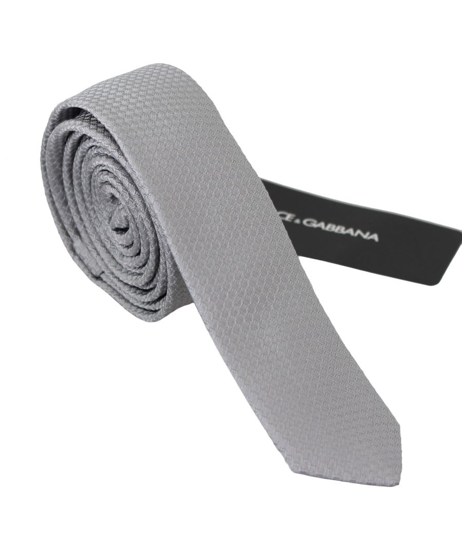 Cravate Dolce & Gabbana Absolument superbe, 100% authentique, neuve avec ses étiquettes Cravate exclusive Dolce & Gabbana. Cet article provient de la collection exclusive Dolce & Gabbana. Couleur : Gris Brodé Matière : 100% soie Largeur : 4 cm Made In Italy