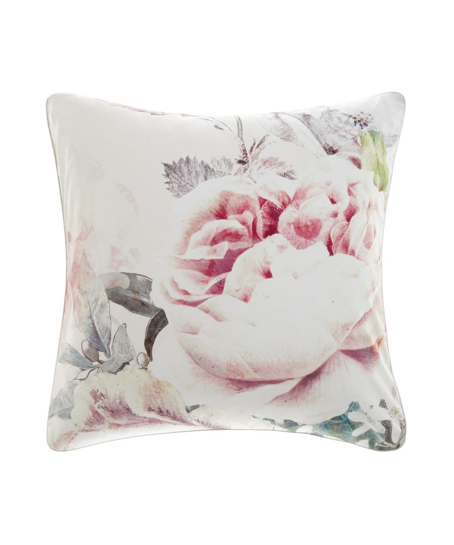 A beautiful bed of roses on an ivory-coloured background, Sansa's delicate collage of botanical blooms is ever-so-pretty and romantic. Digitally printed on a soft cotton slub, this design will look magnificent styled with pastel-coloured velvets or rustic woven cushions and throws along with Sansa's coordinating duvet cover set.