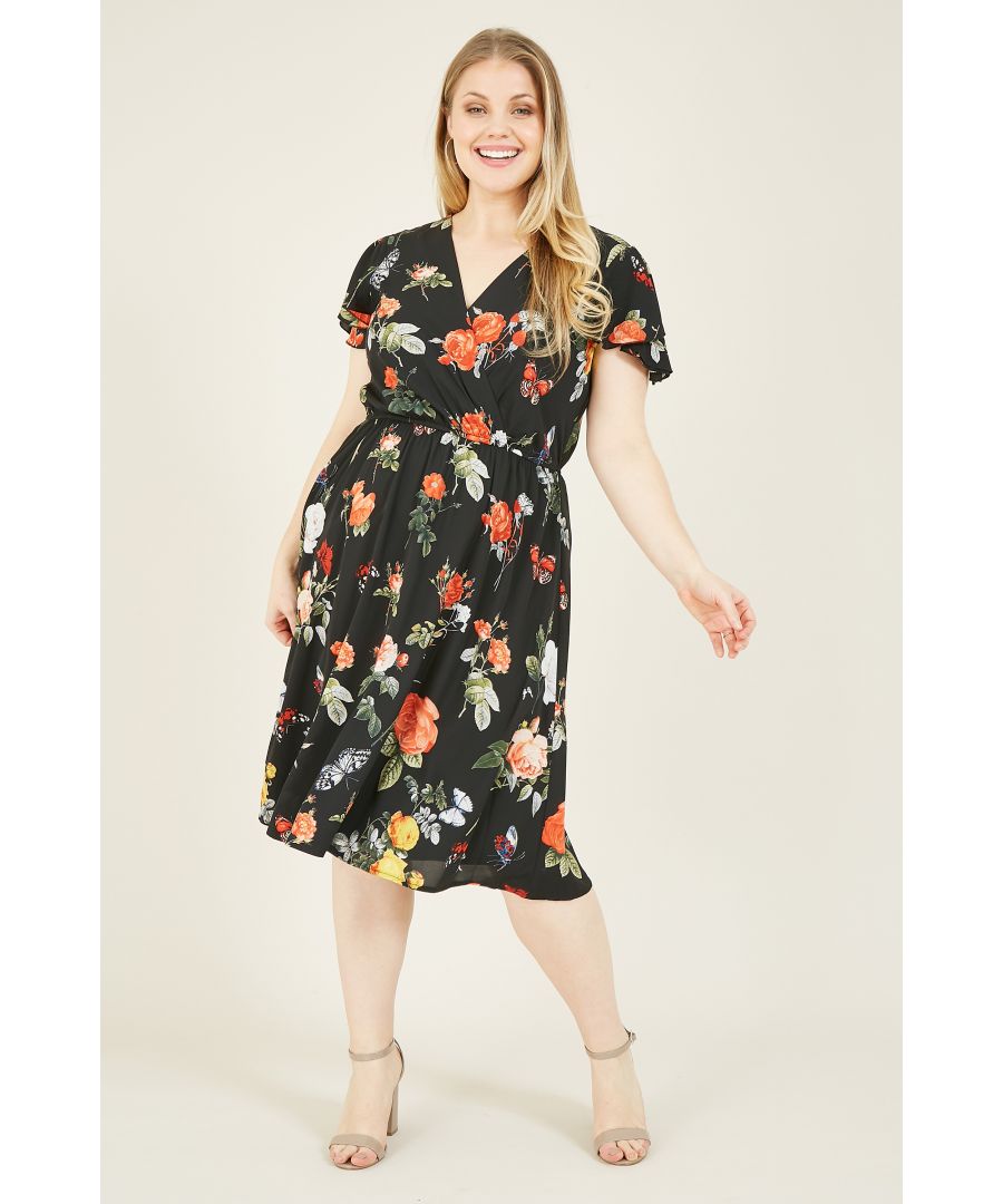 Bring a feminine edge to your wardrobe with this stylish Mela Plus Size Rose Wrap Skater Dress. Layered with soft, lightweight fabric that nips-in at the waist, it's enhanced by short ruffle sleeves. On the bodice, a wrap silhouette is designed to accentuate your features, whilst the floral print lends a feminine finish. \n\nWear with anything from white trainers to sandals for the warmer months.