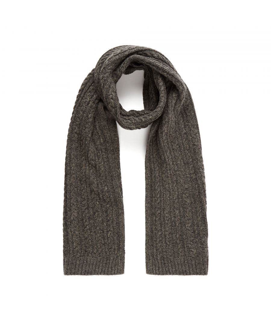 Stay stylish on a cold day with the Ottto scarf from Dune London. Featuring a cosy knitted finish with a ribbed textured pattern throughout. Its minimalistic design is complete with a subtle branded tab detail.