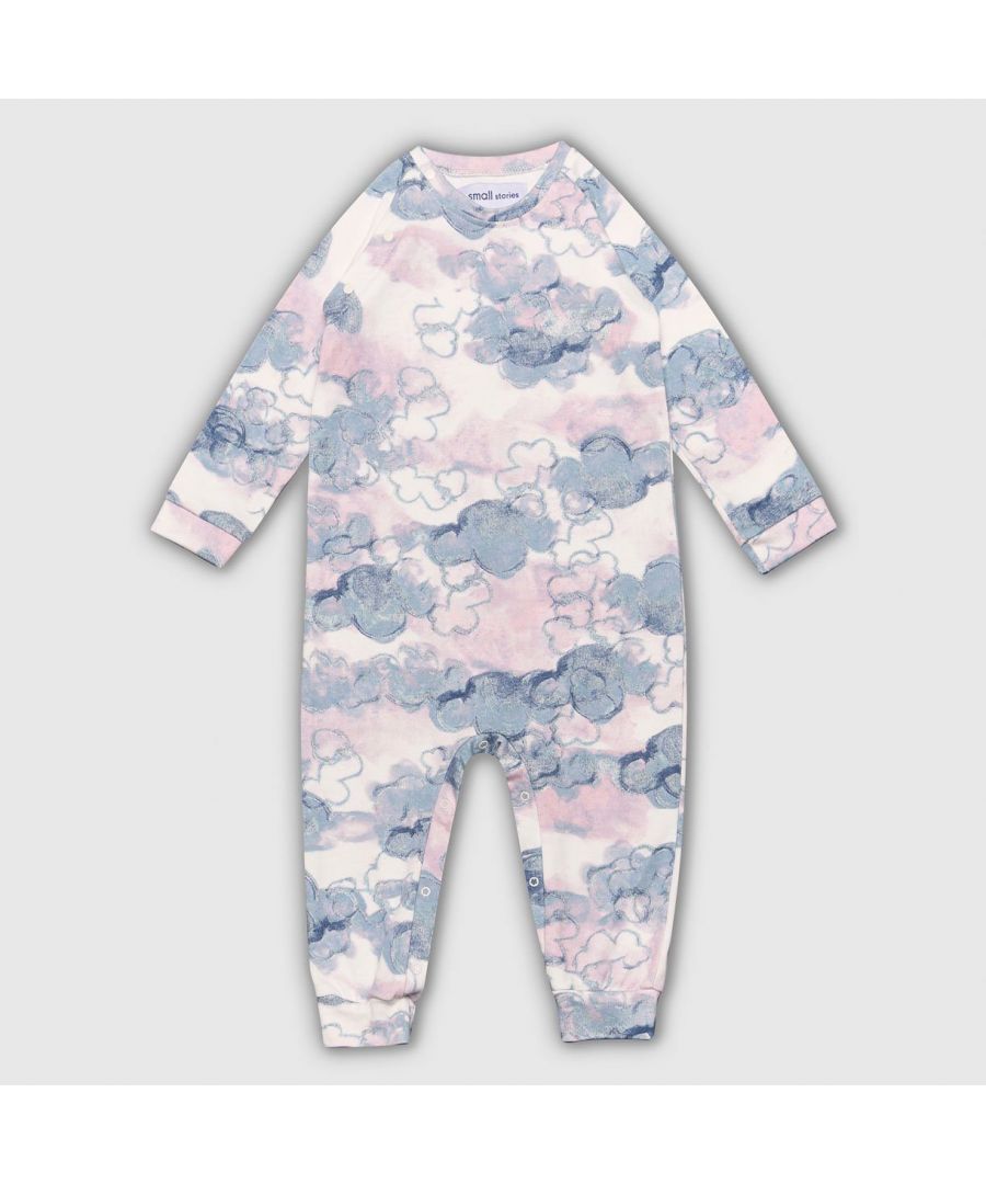 Super soft cotton baby romper with our bespoke painted cloud print. Made from plush cotton to ensure the softest material is against your little one’s skin.