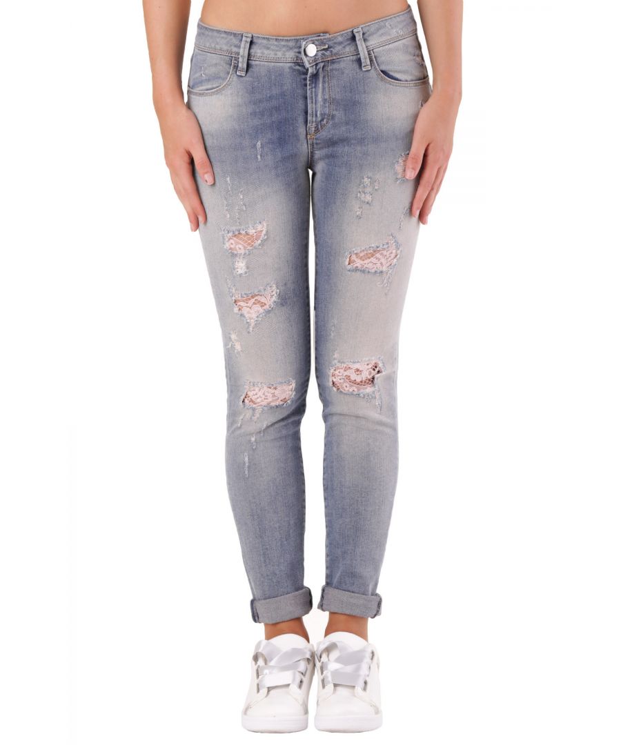 <b>Brand:</b> Met<br><b>Gender:</b> Women<br><b>Type:</b> Jeans<br><b>Made in:</b> Italy<br><b>Season:</b> All seasons<br><br><b>PRODUCT DETAIL</b><br>• <b>Color:</b> blue<br>• <b>Fastening:</b> zip and button<br>• <b>Pockets:</b> front and back pockets <br><br><b>COMPOSITION AND MATERIAL</b><br>• <b>Composition:</b> -89% cotton -5% elastane -6%  elastomultiester <br>•  <b>Washing:</b> handwash