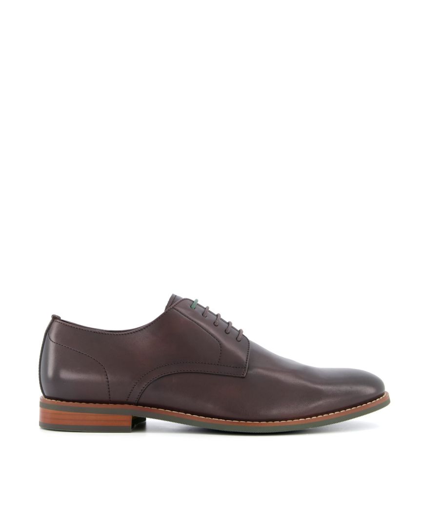 Refine your formal edit with our Suffolks Gibson shoes. Meticulously crafted from genuine leather, they feature classic top-stitch detailing along with two lace colourways to choose from. Resting on a low block heel, the front profile is complete wit