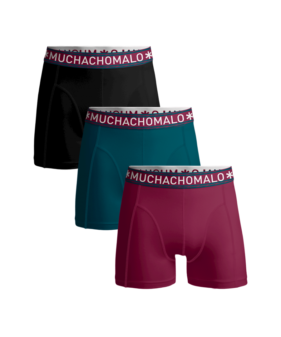 Boxershorts waar jij je echt goed in voelt Al meer dan 15 jaar schudt Muchachomalo de modewereld wakker met heren ondergoed dat net even anders dan ander is. Wij zijn er voor mannen die luisteren naar de stem die hen vertelt om te leven, hun hoofd omhoog te houden en te vertrouwen op wie ze zijn. En ook voor de mannen die nog niet weten dat er een inner bad boy in hun schuilt. En wij weten donders goed dat daar bepaalde kwaliteitseisen bij horen. Je eist veel van jezelf en bent ook kritisch op wat je koopt. No hay problema! Muchachomalo combineert van oudsher een relaxte vibe met een dosis zelfverzekerdheid die de man met de inner bad boy typeert. En dat alles op kwalitatieve wijze, want wij bieden je onderbroeken waar jij je echt goed in voelt. Van maat S tot XXXL. En altijd van premium kwaliteit katoen met 10% elastaan voor de perfecte pasvorm én oog voor de planeet.