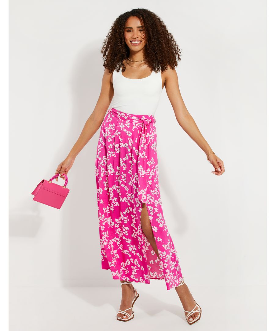 This printed midi skirt from Threadbare features a self-tie waist and split up the leg. Team up with trainers for a casual look or heels for evenings out, matching items are also available for a coordinated look.