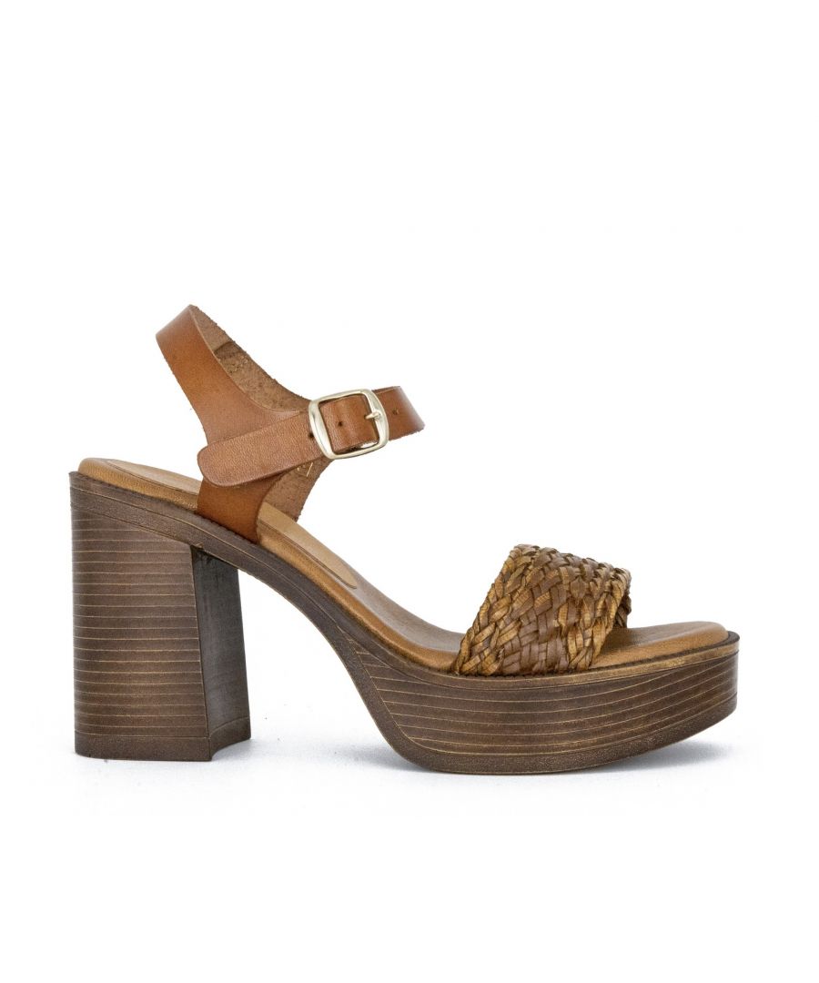 High-heeled leather sandal from Son Castellanisimos. Closure: Buckle. Outer: leather. Inside: leather. Insole: leather. Sole: non-slip. Heel: 7.5 cm. Made in Spain.