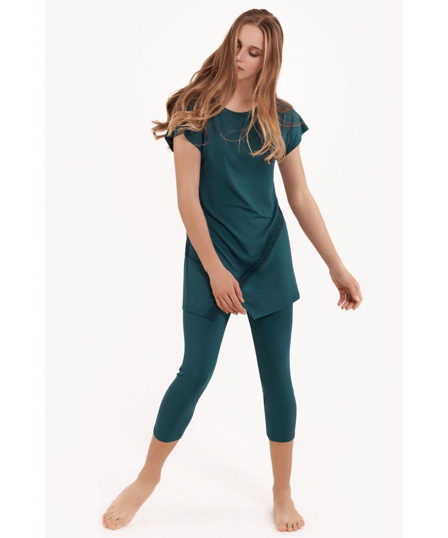These lovely pyjamas from the Lisca 'Helen' range are made from comfortable and soft jersey microfibre fabric which is pleasant to the touch and flows gently. This set features a tunic style top and leggings.