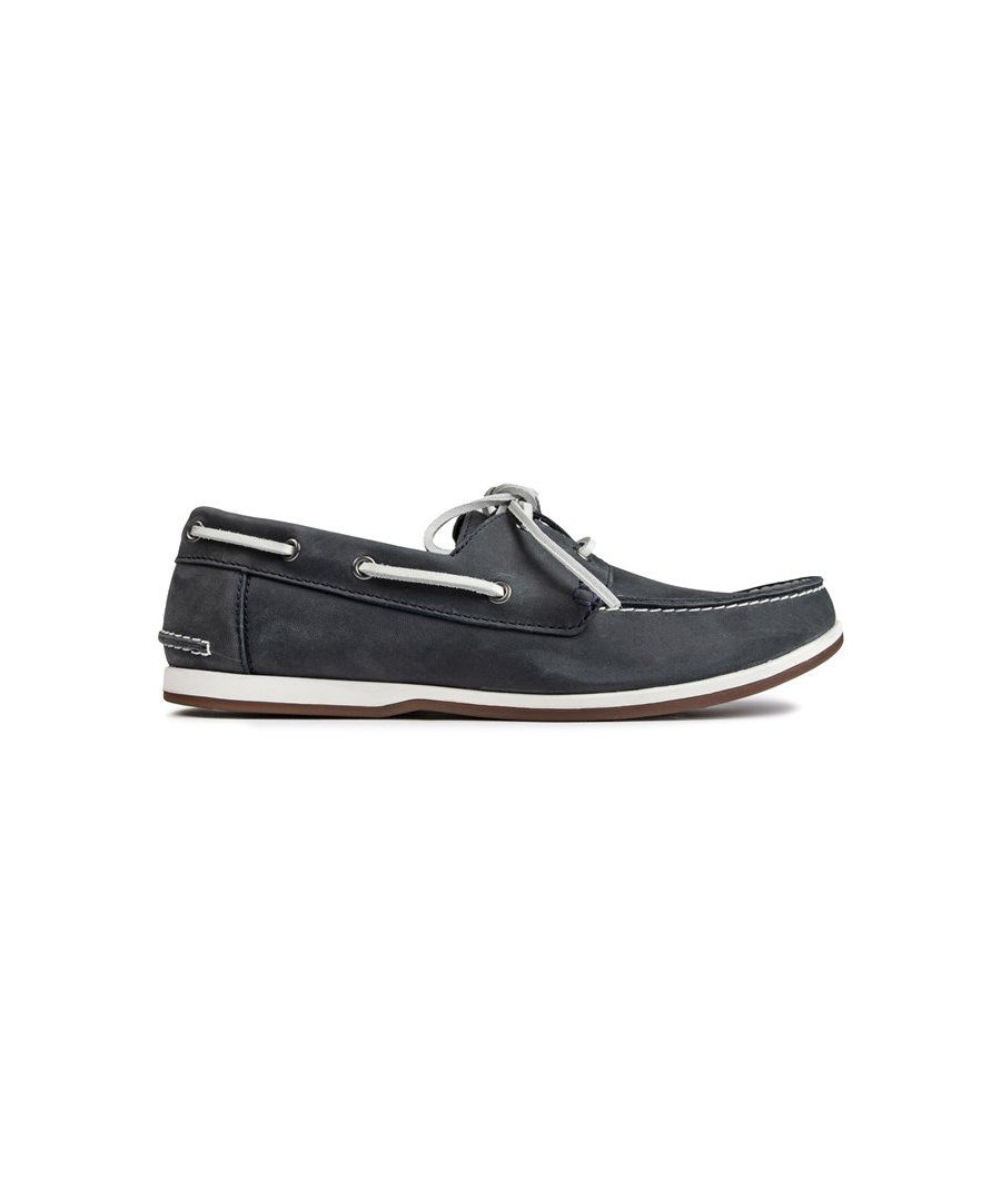 Sail Away In These Moccasin-inspired Casual Pickwell Loafers From Clarks. The Boat Shoe Design, With A Soft Leather Upper And Cushioned Insole, Offers Ultimate Comfort For Barefoot Wear Or With Socks, Whilst The Textured, Lightweight Rubber Sole Provides Vital Grip And Flexibility. A Must-have Style For Your Summer Getaways, Bbq Gatherings Or Walks About Town.