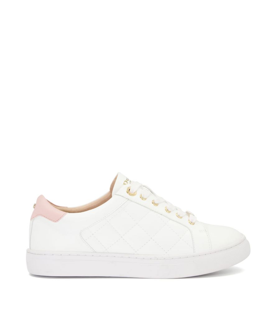Ellenar combines our expert craftsmanship with a striking style. Radiating nineties nostalgia, these lace-up trainers boast quilted-side detailing, elevating the silhouette