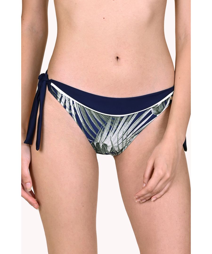 Trendy bikini bottoms from the Lisca 'Buenos Aires' range with side ties allowing you to adjust the side width. The bikini bottoms are made of advanced, breathable material that fits perfectly and has a beautiful tropical pattern. These bottoms can be paired with tops from the 'Buenos Aires' range to create your perfect bikini.