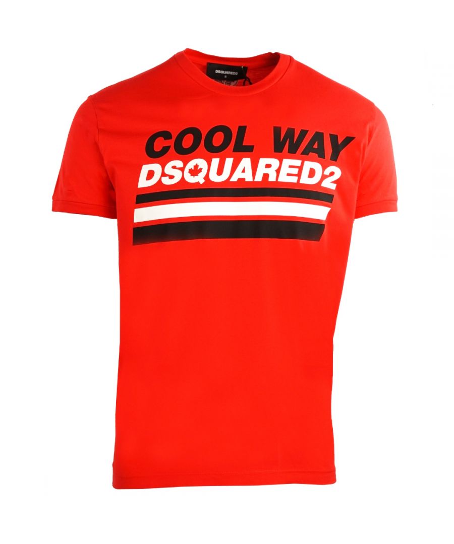 Dsquared2 Very Very Dan Fit rood T-shirt met 'Cool Way'-print. D2 rood T-shirt met korte mouwen. Very Very Dan-pasvorm, past volgens de maat. 100% katoen. Cool Way-logo. S74GD0656 S22427 304