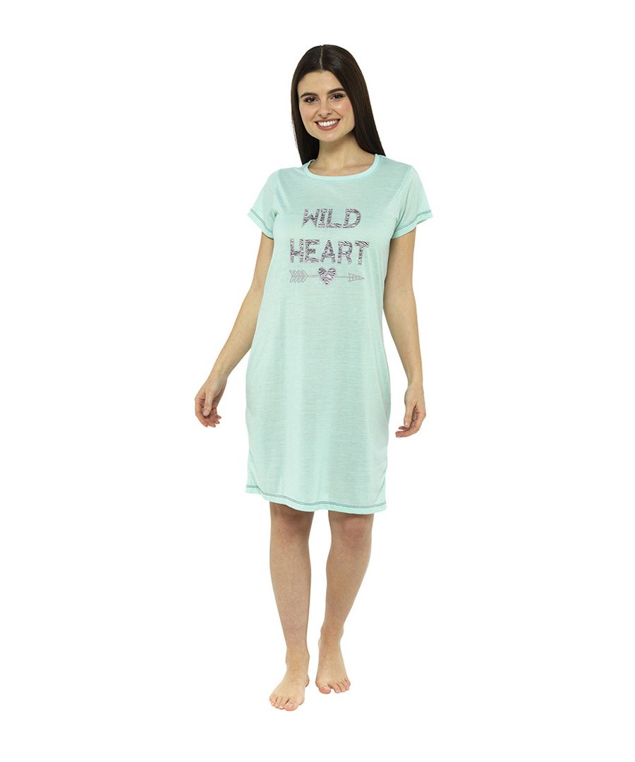 Complete your pyjama collection with this brightly coloured nightie. Doubling up as loungewear, this short sleeved, lightweight night dress is suitable for all seasons. The knee length provides good coverage. A must-have! Size Guide: S/XS (8/10), M/L (12/14), XL/2xl (16/18), 3xl/4xl (20/22).