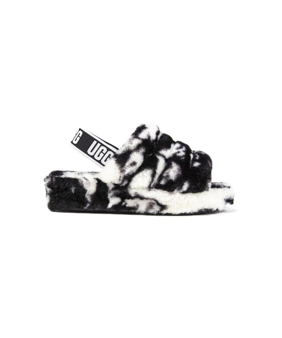 Ensconce uw voeten in puur comfort met de Fluff Ja zwart en wit marmeren ontwerp damesslippers van Cult merk Ugg. Gemaakt van Signature The Label's schapenvacht, de zwart-wit Sling-back Sliders beschikt over elastische Branded bandjes en een duurzame rubberen zool.