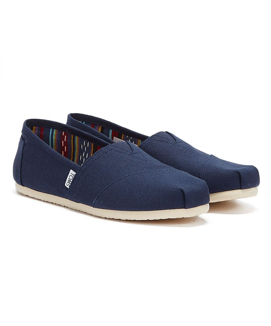 These TOMS are perfect for spring summer. A canvas upper with a suede insole cushion for extra comfort and rubber sole for improved durability. Elasticated V for for easy on/off, and a latex arch insert for added support. Featuring TOMS branding tags to the side and heel.