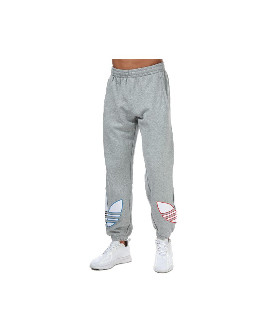 Mens adidas Originals Adicolor Tricolor Sweat Pants in grey heather.- Elastic waist with drawcord.- Side slip-in pockets.- Ribbed cuffs.- Three-coloured Trefoils.- Heavyweight feel.- Regular fit.- Main Material: 100% Cotton. Machine wash at 30 degrees.- Ref: GN3575