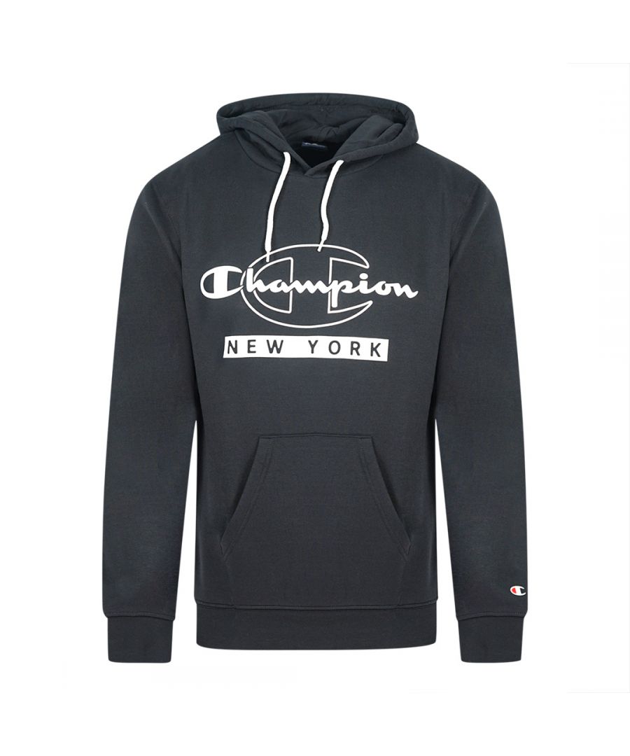 Champion New York-logo zwarte hoodie. Kampioen zwarte hoodie. Elastische mouwuiteinden en taille, capuchon met trekkoord. Voorzakken. 80% katoen 20% polyester. Stijlcode: 216603 KK001