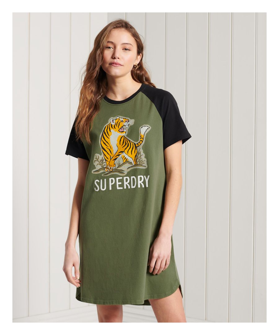 Rock the Boho T-shirt dress this season with your favourite pair of casual trainer for an on-trend look.Short-sleevedRaglan designEmbroidered logo