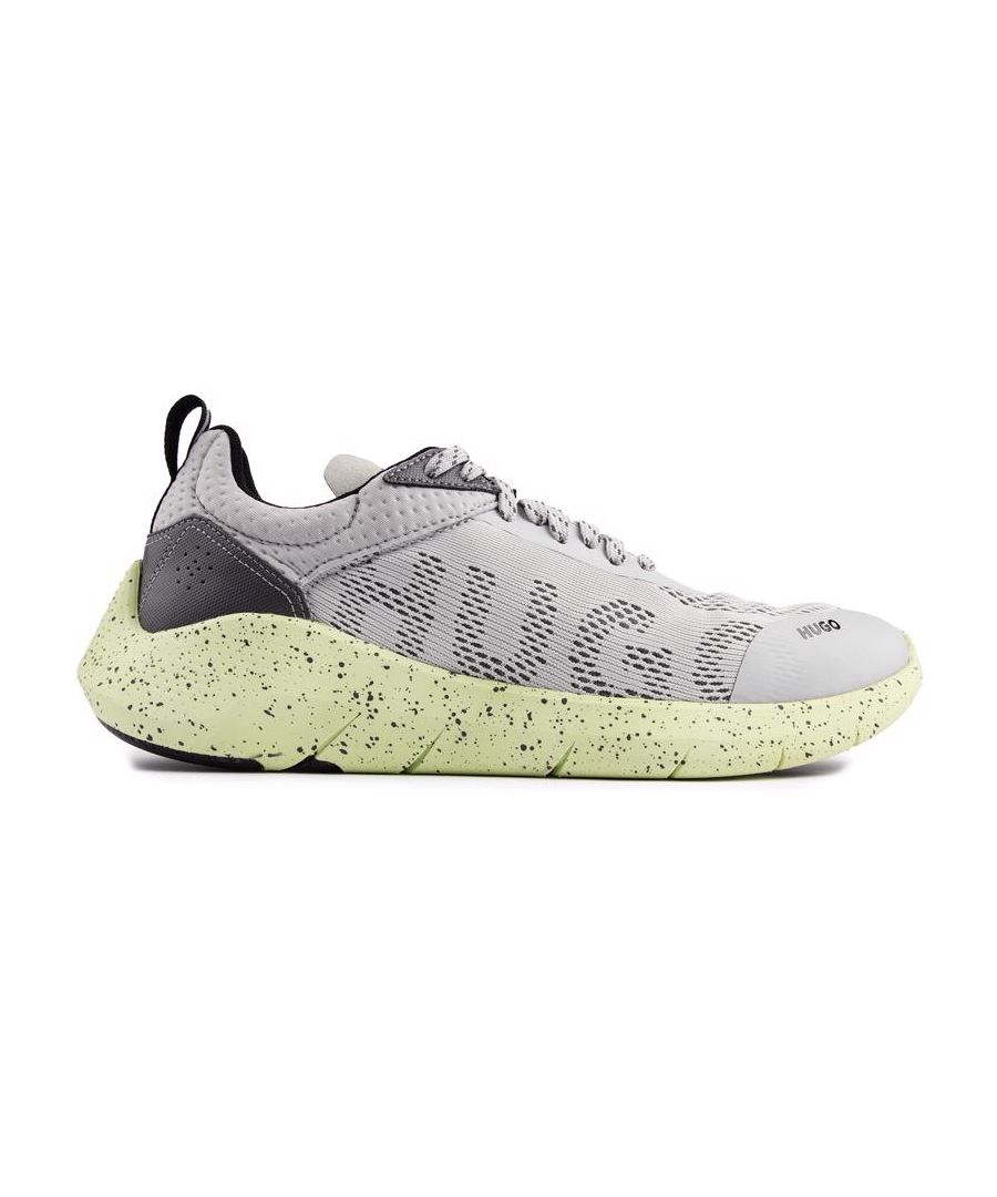 Deze HUGO Wayne Runn-sneakers zijn gemaakt van fijne materialen. met een klassiek silhouet in hardloopstijl met een bovenwerk van nylonmix. fijne details en kenmerkende HUGO-branding. Met een gewatteerde kraag en een opvallende buitenzool met textuur. deze designer sportschoenen bieden veel comfort en stijl.