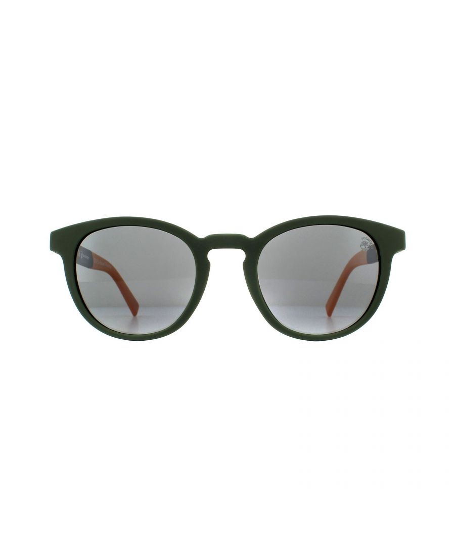 Timberland zonnebrillen TB9128 97D Donkergroene grijs gepolariseerd een duurzaam klassiek gestileerd frame gemaakt van plastic met een ronde vorm en zijn ontworpen voor mannen