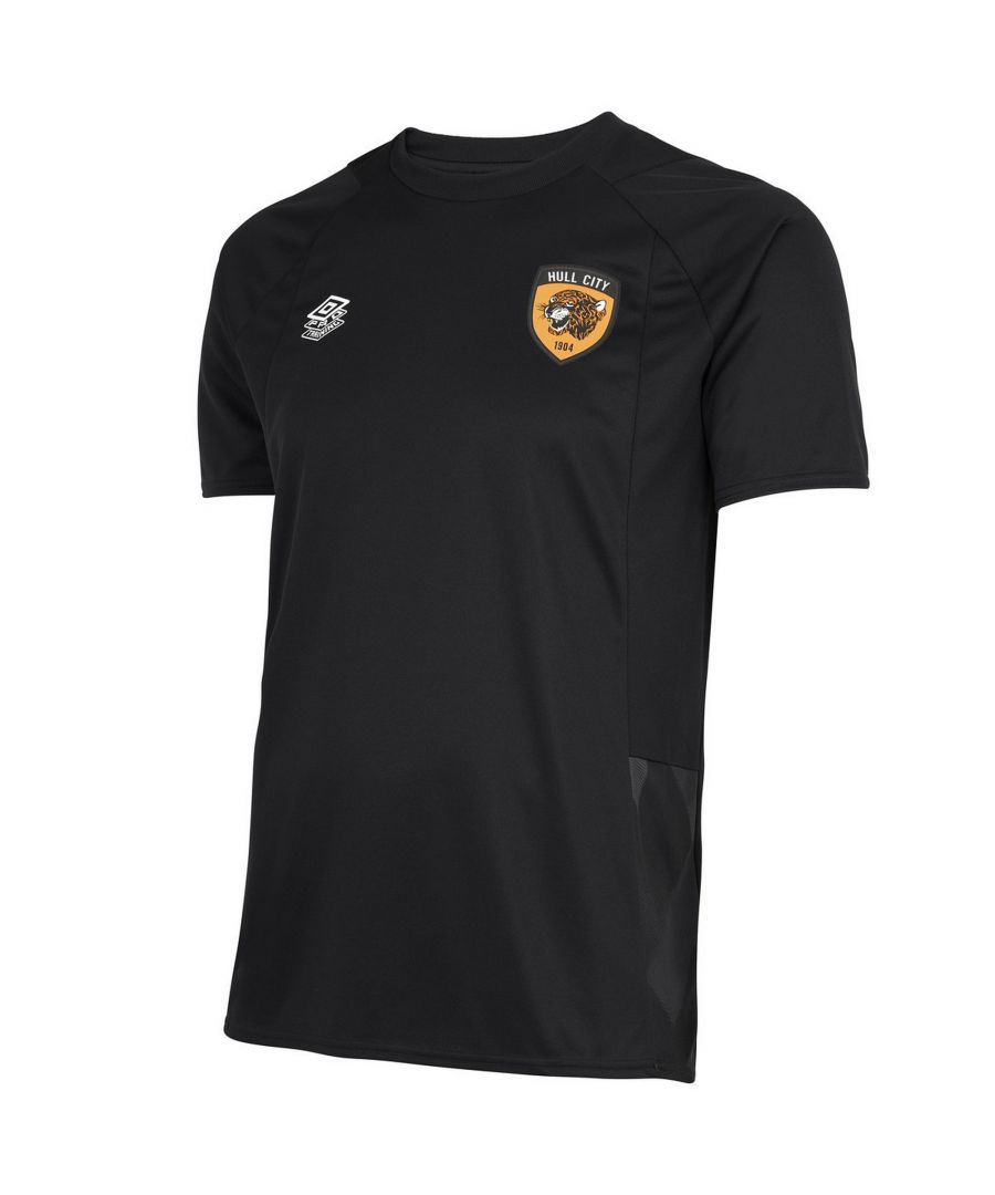 Fabric: Micro Eyelet. Design: Crest. Neckline: Crew Neck. Hem: Dropped. Sleeve-Type: Short-Sleeved. Articulated Panels, Back Yoke, Dropped Back, Heat Transfer Main Label, Side Panels. Fabric Technology: Lightweight, Sweat Resistant. 100% Officially Licensed.