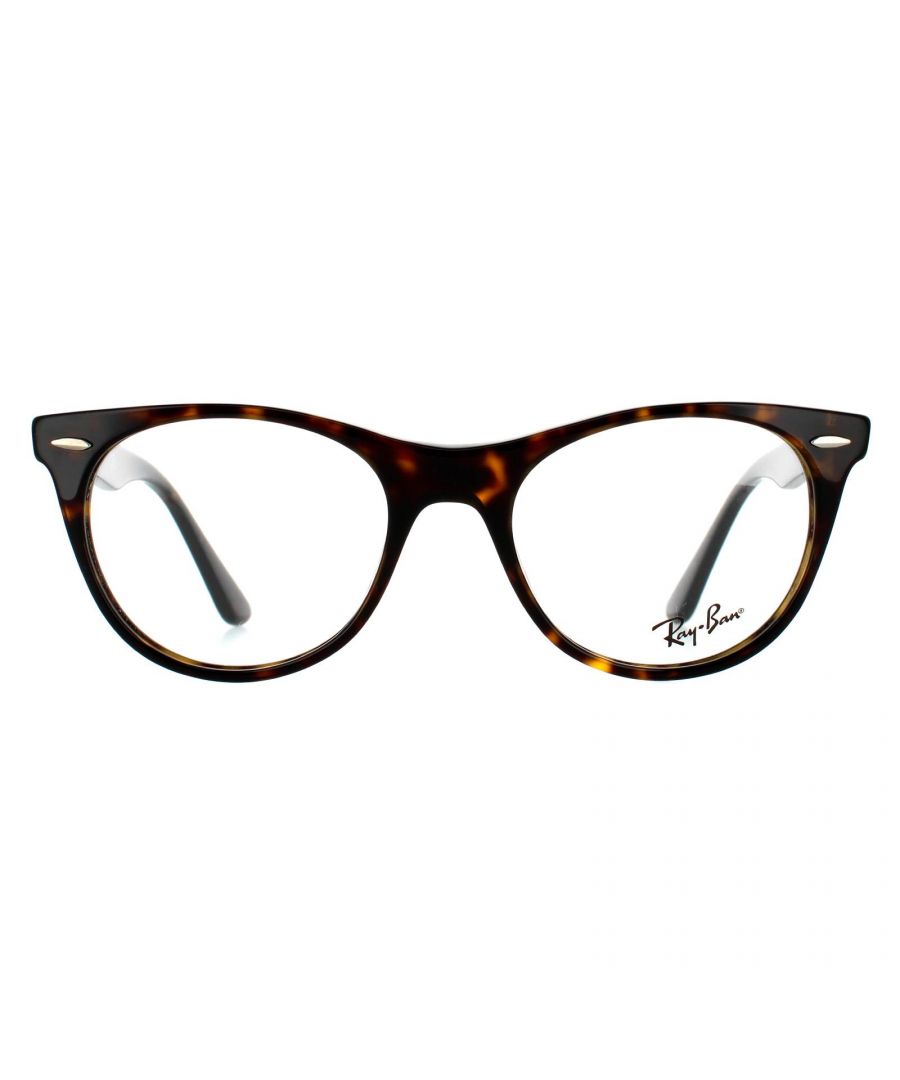 Ray-Banbril 2185V Wayfarer II 2012 Havana Men zijn een optische versie van de populaire Wayfarer II-zonnebril. Ze zijn een afgeronde stijl met hoekfilms en het Ray-Ban-logo op de tempels. Moeiteloos cool en een ideaal frame voor dagelijks gebruik.