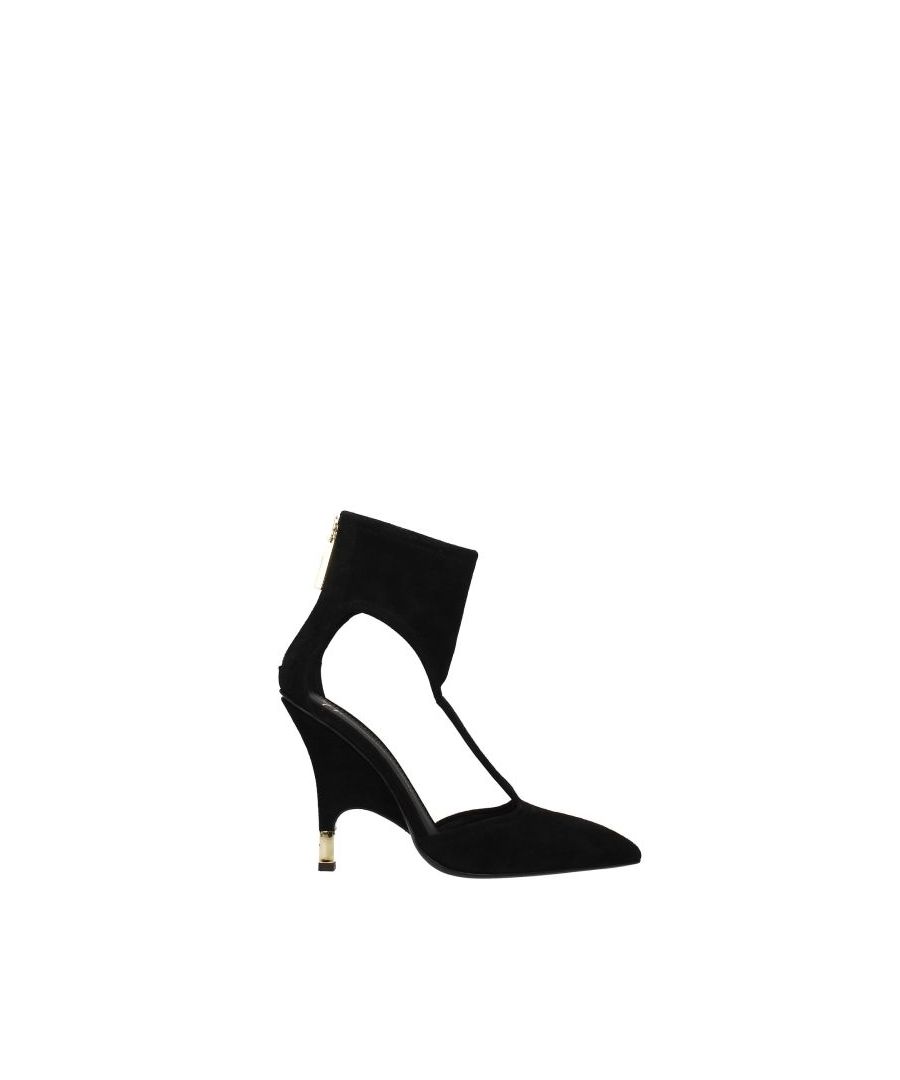 The Product with code I870068HORRORNERO suede is a women's sandals in black designed by Giuseppe Zanotti. The product is made by the following materials: suedeHell height type: high heelHeel Height: 11 cmBottomed Shoes is leatherZip closurePointy toeThe product was made in Italy