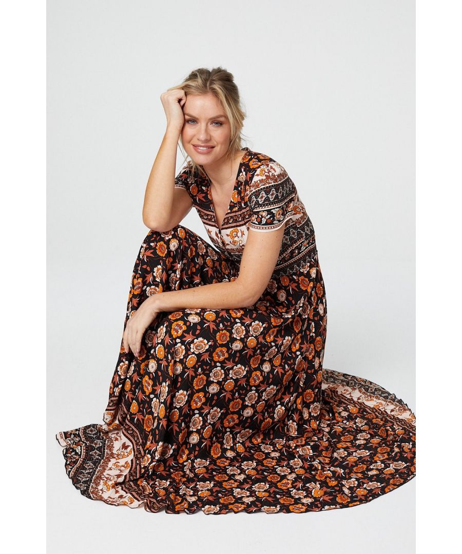 It's time to hit refresh on you dress collection with this retro floral printed maxi dress. With a v-neck, button detail front, short sleeves and a full length a-line skirt with a border print detail. Pair with nude heels for a daytime wedding or with low sandals for a sunshine friendly look.