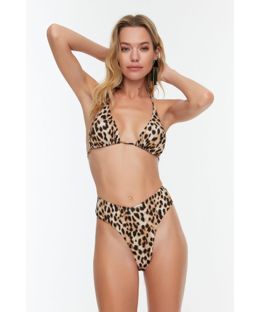 88% Polyester 12% Elastane Model Dimensions: Height: 1.76, Bust: 84 Waist: 60, Hips: 89 Sample Size: S/36/2 Our Products Will Be Sent With Trendyol Label. After Each Use, Hand Wash In Warm Soapy Water. Do Not Use Bleach Or Detergent. Do Not Keep The Swimsuit In A Wet, Airless, Closed, Plastic Bag. Lay It On The Reverse And Dry It In The Shade. Fluorescent Colors Will Fade In The Sun, Chlorinated Water And Sun Oil Will Spoil Your Swimsuit.