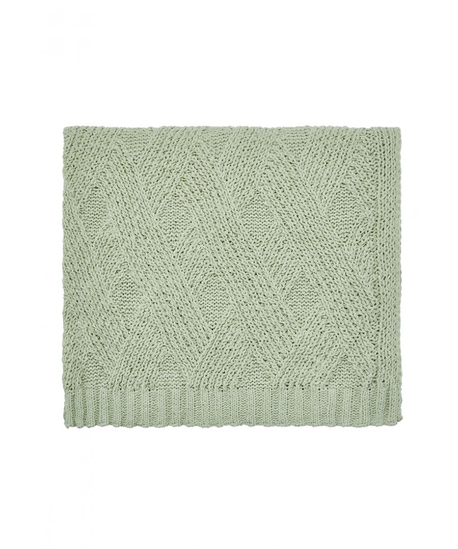 Layer your bed and add a cosy look with the chunky diagonal basket weave knitted throw.