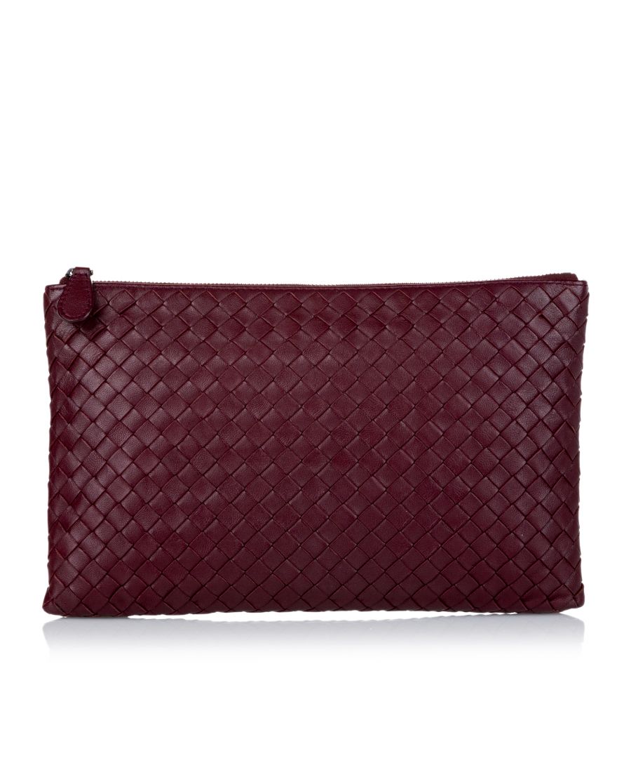 VINTAGE. RRP AS NEW. This clutch bag features a woven leather body and a top zip closure.\n\nDimensions:\nLength 16cm\nWidth 25cm\nDepth 1cm\n\nOriginal Accessories: Dust Bag, Authenticity Card\n\nSerial Number: BO6285749F\nColor: Red x Bordeau\nMaterial: Leather x Calf\nCountry of Origin: Italy\nBoutique Reference: SSU142493K1342\n\n\nProduct Rating: VeryGoodCondition\n\nCertificate of Authenticity is available upon request with no extra fee required. Please contact our customer service team.