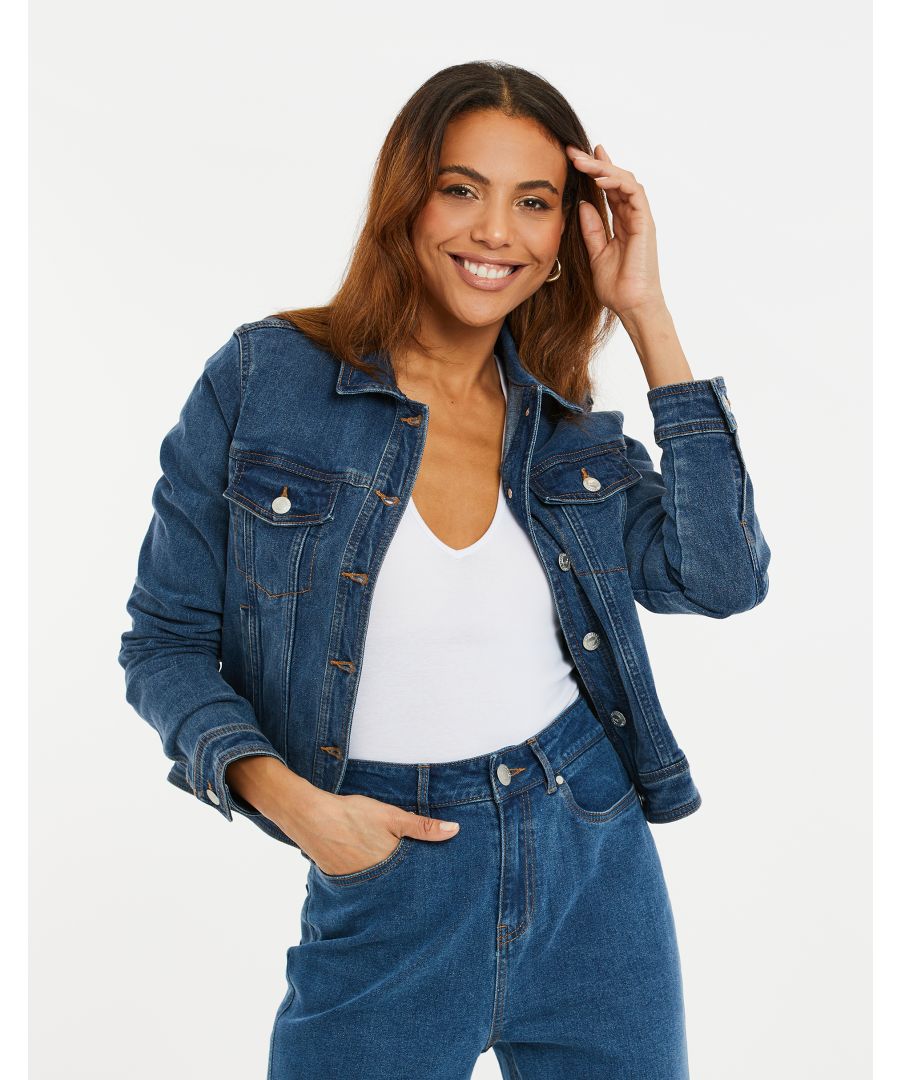 This denim jacket from Threadbare features a classic collar, metal shank buttons and button cuffs. The jacket also has two chest pockets and two side pockets. Perfect for layering. Also available in other colours.