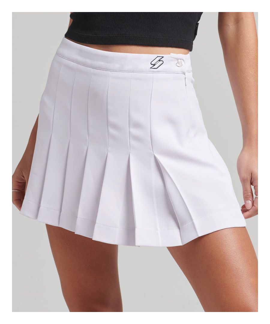 Knock it out the park in the Code Essential Tennis Skirt. This classic design is an easy piece to pair with a vest top, ready to wrap up your sporty style.Slim fit – designed to fit closer to the body for a more tailored lookBranded waistbandZip and button side fasteningPleated design