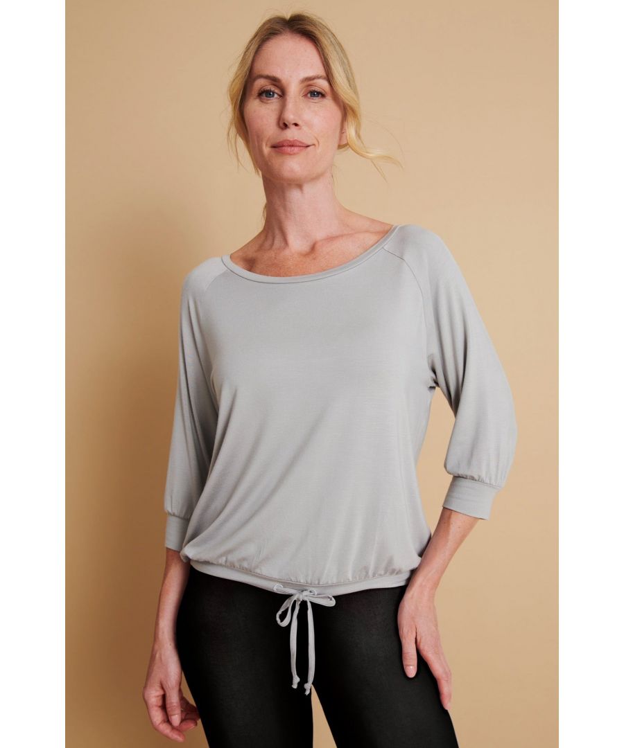 A classic ¾ sleeve tee that ever so gently blousons around your waist, so it's super. The fitted hem, means it won't ride up on your mat.\n\nDesigned for Yoga and Pilates\nMade with 95% Bamboo Viscose, 5% Elastane\n\nUnrivalled softness and great for sensitive skin\n\n\nNaturally sweat-wicking and breathable \n\n\nFrom sustainably managed forests\n\n\nOeko-Tex certified no nasties in the dyeing process\n\n¾ sleeve tee that gently blousons around your waist\nSelf-fabric front tie to shape the semi-fitted hem\nRaglan sleeve flatters a larger bust\n\nGreat for all sporting activities 