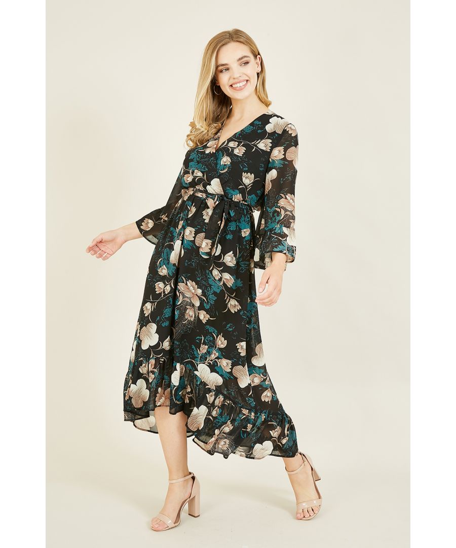 The dress your wardrobe simply can not be without, this black floral dipped hem midi dress is all about elegant prints and flattering shapes. We love the dipped hem and complimentary tones. Works for special occasions and evenings out - just match with your go-to black clutch.
