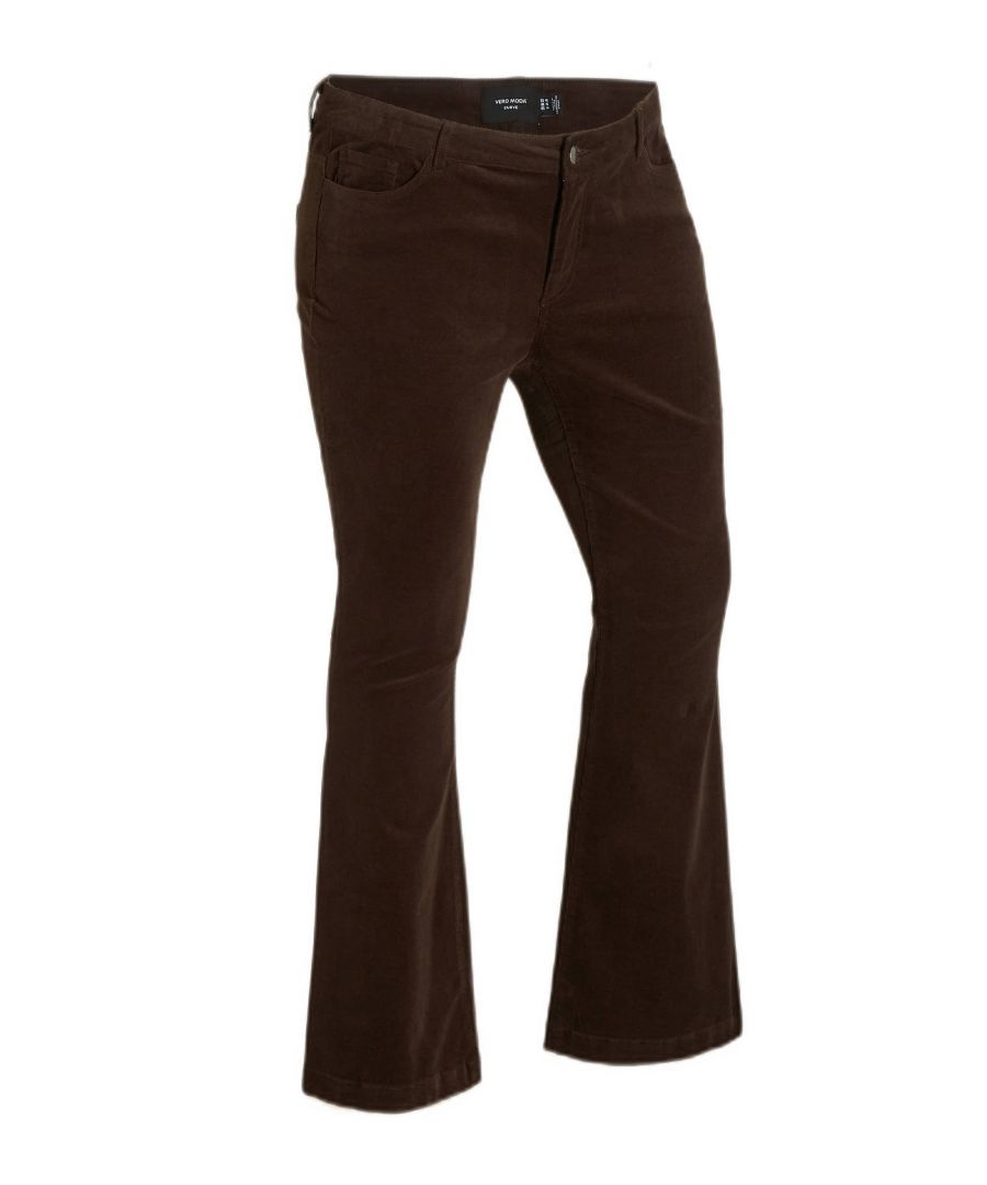 Deze flared fit broek voor dames van VERO MODA CURVE is gemaakt van een katoenmix. Dit 5-pocket model heeft een lage taille en heeft een rits- en knoopsluiting.details van deze broek:stijlnaam: VMPEACHY5-pocket