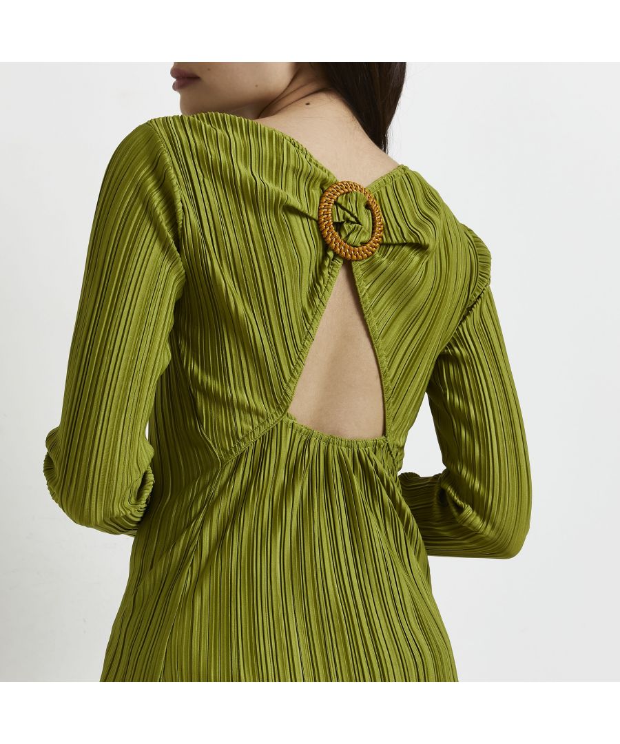 > Brand: River Island> Department: Women> Colour: Lime> Type: Blouse> Size Type: Regular> Material Composition: 100% Polyester> Occasion: Casual> Material: Polyester> Neckline: Round Neck> Sleeve Length: Long Sleeve> Season: SS22