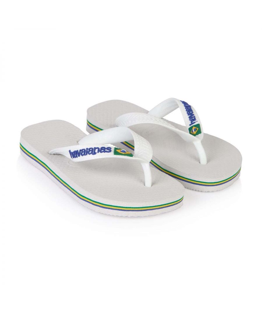 Comfort is the keyword! Havaianas Kids feature wider straps for greater foot stability during play-time indoors or outdoors. Available here in the classic white with their iconic Brazil flag and logo, this pair is an adventure buddy that goes with any outfit.