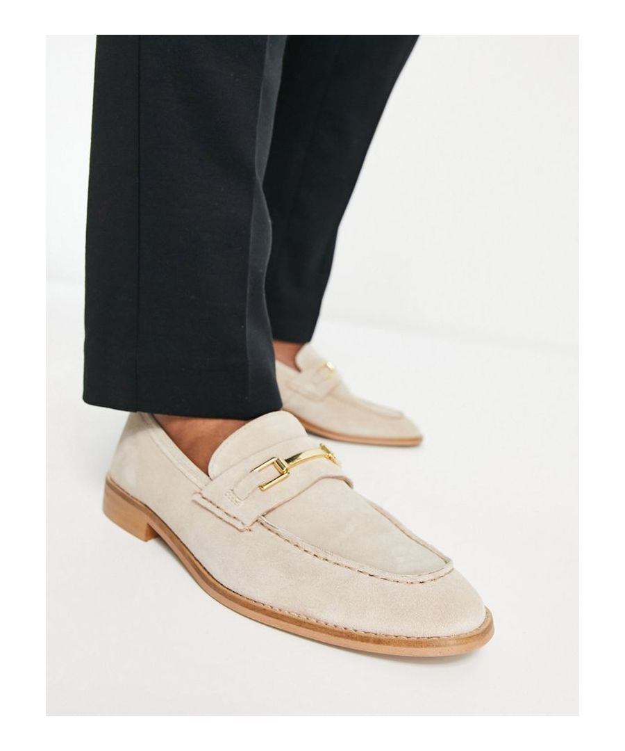 Loafers by ASOS DESIGN Love at first scroll Slip-on style Snaffle detail Apron toe/front Almond toe Stacked sole Sold by Asos